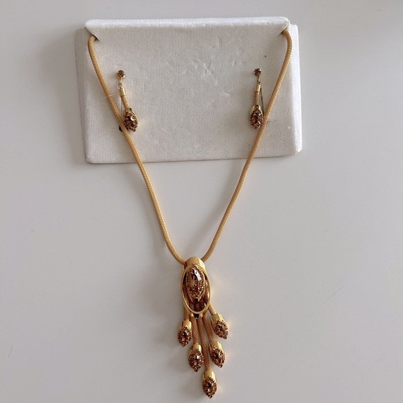 Vintage Necklace and Earrings Costume Jewelry - Picture 2 of 4